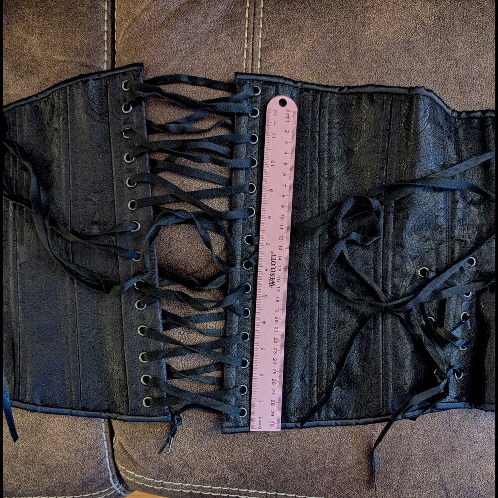 Neo PIRATE Black Brocade Studded Underbust Corset Size 32 Inch -BRAND NEW - LARP - Picture 6 of 6